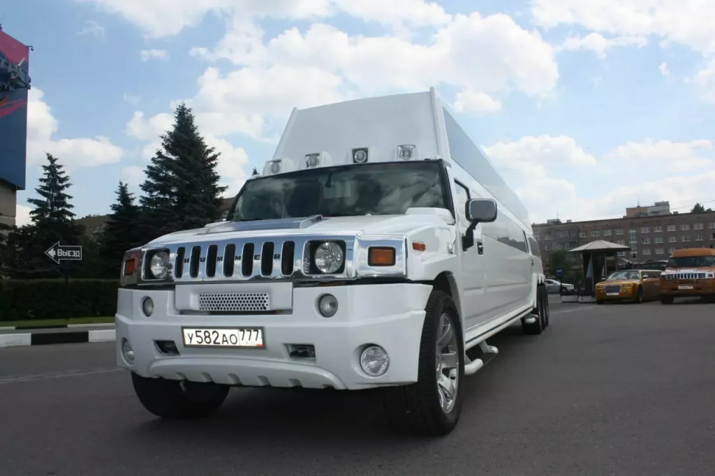 Аренда Лимузин белого цвета Hummer H2 (в полный рост) с водителем